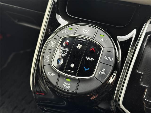 ノア Ｓｉ　ダブルバイビーＩＩＩ　両電スラ　１０インチフルセグナビ　１２インチフリップダウンモニター　セーフティセンス　スマートキー　Ｐスタ　ＢＴ　ＤＶＤ再生　ＥＴＣ　クルコン　ステリモ　ＬＥＤヘッドライト　Ａハイビーム　Ｃセンサー（14枚目）