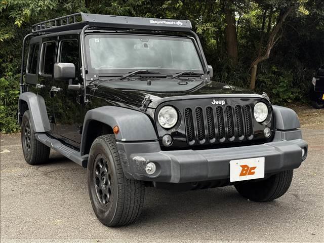 ジープ・ラングラーアンリミテッド スポーツ　４ＷＤ　８型フルセグナビ　ＢＴ　Ｂモニ　サイドカメラ　ＥＴＣ　ドラレコ　クルコン　ルーフキャリア　ヒッチメンバー　背面タイヤ　社外ＡＷ　フォグ　レベライザー　スタッドレスＴ　シートリフター　マット（5枚目）