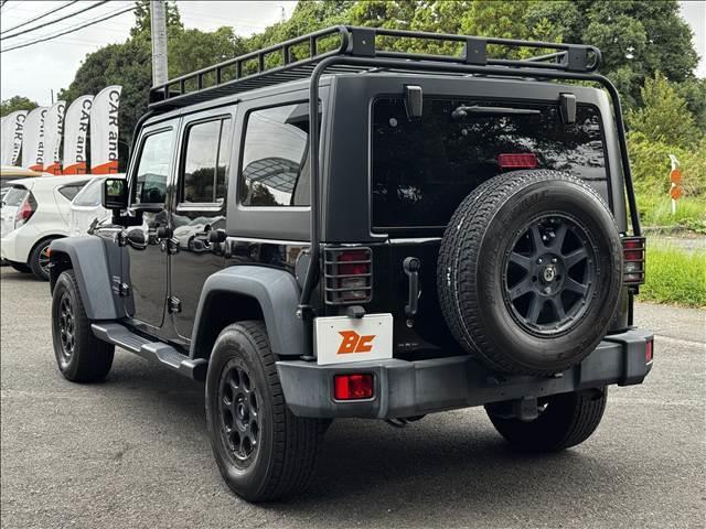 ジープ・ラングラーアンリミテッド スポーツ　４ＷＤ　８型フルセグナビ　ＢＴ　Ｂモニ　サイドカメラ　ＥＴＣ　ドラレコ　クルコン　ルーフキャリア　ヒッチメンバー　背面タイヤ　社外ＡＷ　フォグ　レベライザー　スタッドレスＴ　シートリフター　マット（8枚目）