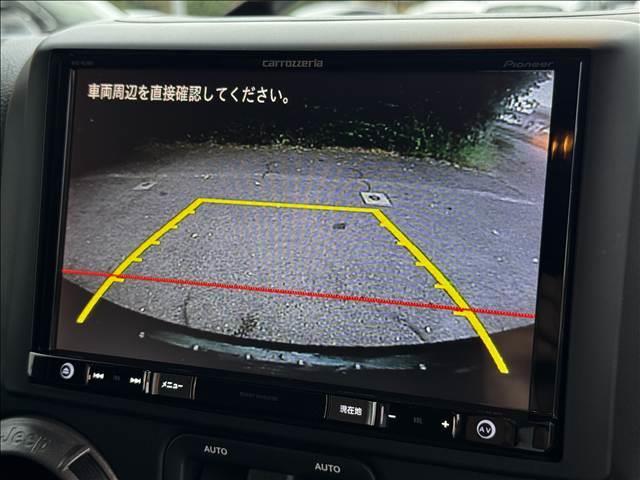 ジープ・ラングラーアンリミテッド スポーツ　４ＷＤ　８型フルセグナビ　ＢＴ　Ｂモニ　サイドカメラ　ＥＴＣ　ドラレコ　クルコン　ルーフキャリア　ヒッチメンバー　背面タイヤ　社外ＡＷ　フォグ　レベライザー　スタッドレスＴ　シートリフター　マット（12枚目）