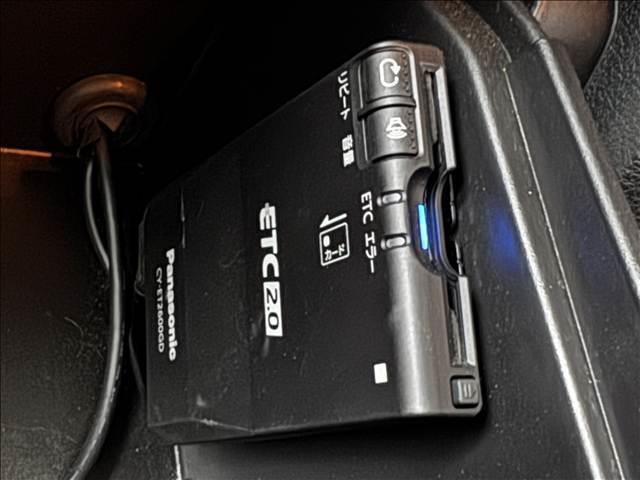 ジープ・ラングラーアンリミテッド スポーツ　４ＷＤ　８型フルセグナビ　ＢＴ　Ｂモニ　サイドカメラ　ＥＴＣ　ドラレコ　クルコン　ルーフキャリア　ヒッチメンバー　背面タイヤ　社外ＡＷ　フォグ　レベライザー　スタッドレスＴ　シートリフター　マット（15枚目）