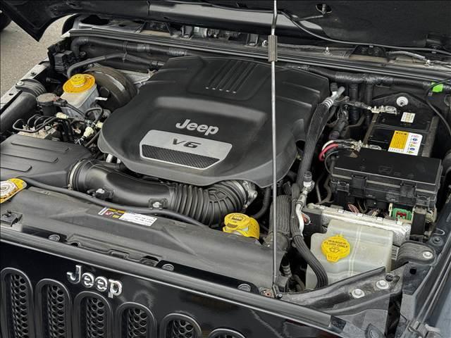 ジープ・ラングラーアンリミテッド スポーツ　４ＷＤ　８型フルセグナビ　ＢＴ　Ｂモニ　サイドカメラ　ＥＴＣ　ドラレコ　クルコン　ルーフキャリア　ヒッチメンバー　背面タイヤ　社外ＡＷ　フォグ　レベライザー　スタッドレスＴ　シートリフター　マット（20枚目）