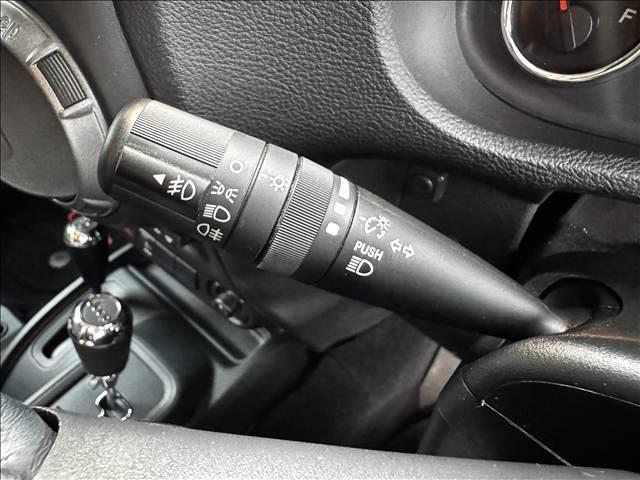 ジープ・ラングラーアンリミテッド スポーツ　４ＷＤ　８型フルセグナビ　ＢＴ　Ｂモニ　サイドカメラ　ＥＴＣ　ドラレコ　クルコン　ルーフキャリア　ヒッチメンバー　背面タイヤ　社外ＡＷ　フォグ　レベライザー　スタッドレスＴ　シートリフター　マット（32枚目）