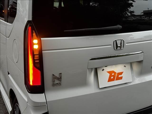 N-BOXカスタム ターボ 9インチフルセグナビ ホンダセンシング 両電スラ ETC 前後ドラレコ Bモニター BT Pスタ スマートキー Cセンサー シートヒーター レーダークルコン Aハイビーム Aライト LEDヘッド(36枚目)