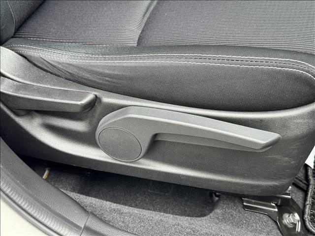 インプレッサスポーツ 1.6i-L フルセグナビ Bモニター BT DVD再生 H フルセグナビ Bモニター BT DVD再生 HIDヘッド フォグ Aスト キーレス ETC 電格ミラー Pガラス マット バイザー 革巻ステア 横滑り防止 シートリフター 分割可倒シート ISOFIX(16枚目)