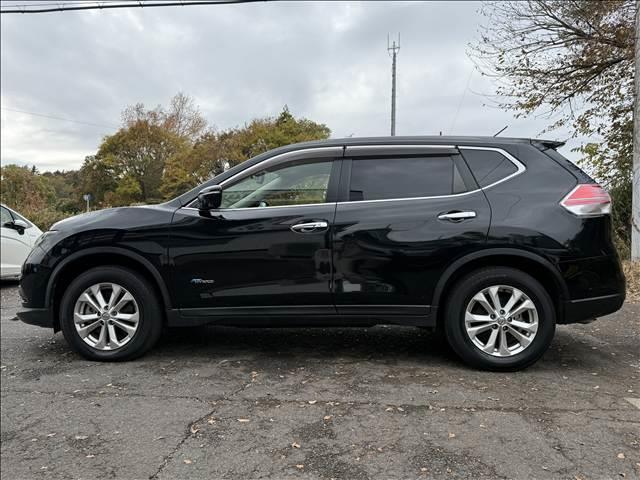 エクストレイル ２０Ｘ　ハイブリッド　エマージェンシーブレーキＰ　フルセグナビ　エマブレ　アラビュー　Ｄインナーミラー　ＢＳＭ　インテリキー　Ｐスタート　Ｐバックドア　ＥＴＣ　ＢＴ　ＤＶＤ再生　シートヒーター　クルコン　ステリモ　ＬＥＤヘッド　フォグ　Ａライト（6枚目）