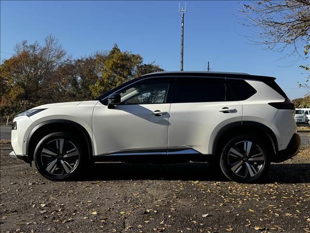 エクストレイル Ｇ　ｅ－４ＯＲＣＥ　フルセグナビ　アラビュー　プロパイロット　メモリ付Ｐシート　全席シートヒータ　革シート　Ｐバックドア　ＨＵＤ　ドラレコ　ＬＥＤヘッド　フォグ　Ａハイビーム　ＢＴ　ＥＴＣ　デジタルミラー　ロールシェード（6枚目）