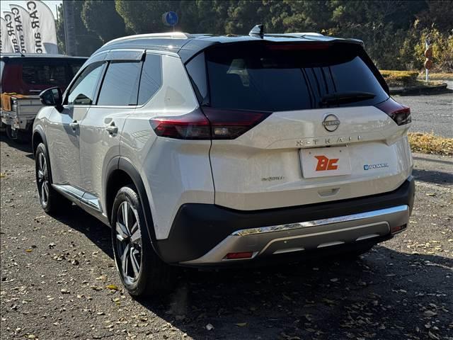 エクストレイル Ｇ　ｅ－４ＯＲＣＥ　フルセグナビ　アラビュー　プロパイロット　メモリ付Ｐシート　全席シートヒータ　革シート　Ｐバックドア　ＨＵＤ　ドラレコ　ＬＥＤヘッド　フォグ　Ａハイビーム　ＢＴ　ＥＴＣ　デジタルミラー　ロールシェード（8枚目）