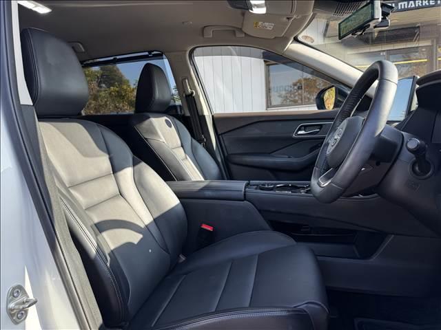 エクストレイル Ｇ　ｅ－４ＯＲＣＥ　フルセグナビ　アラビュー　プロパイロット　メモリ付Ｐシート　全席シートヒータ　革シート　Ｐバックドア　ＨＵＤ　ドラレコ　ＬＥＤヘッド　フォグ　Ａハイビーム　ＢＴ　ＥＴＣ　デジタルミラー　ロールシェード（9枚目）