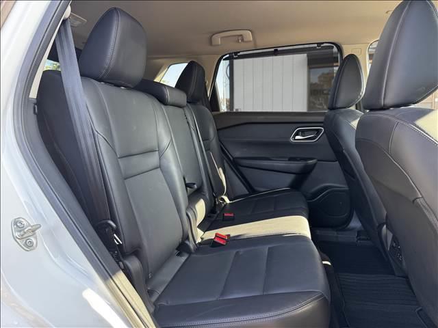 エクストレイル Ｇ　ｅ－４ＯＲＣＥ　フルセグナビ　アラビュー　プロパイロット　メモリ付Ｐシート　全席シートヒータ　革シート　Ｐバックドア　ＨＵＤ　ドラレコ　ＬＥＤヘッド　フォグ　Ａハイビーム　ＢＴ　ＥＴＣ　デジタルミラー　ロールシェード（26枚目）