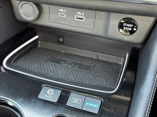 エクストレイル Ｇ　ｅ－４ＯＲＣＥ　フルセグナビ　アラビュー　プロパイロット　メモリ付Ｐシート　全席シートヒータ　革シート　Ｐバックドア　ＨＵＤ　ドラレコ　ＬＥＤヘッド　フォグ　Ａハイビーム　ＢＴ　ＥＴＣ　デジタルミラー　ロールシェード（27枚目）