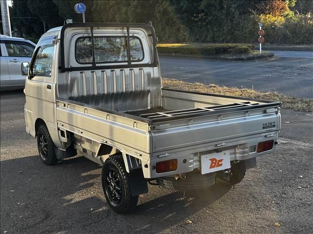 ハイゼットトラック エアコン・パワステ ツインカムスペシャル ディスプレイオーディオ BT ETC 社外12インチAW 5速MT パワステ エアコン アクセサリーソケット 塩ビシート バイザー ドリンクホルダー 三方開 荷台ゴムマット ゲートプロテクター(8枚目)