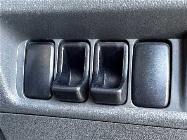 ハイゼットトラック エアコン・パワステ ツインカムスペシャル ディスプレイオーディオ BT ETC 社外12インチAW 5速MT パワステ エアコン アクセサリーソケット 塩ビシート バイザー ドリンクホルダー 三方開 荷台ゴムマット ゲートプロテクター(15枚目)