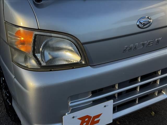 ハイゼットトラック エアコン・パワステ ツインカムスペシャル ディスプレイオーディオ BT ETC 社外12インチAW 5速MT パワステ エアコン アクセサリーソケット 塩ビシート バイザー ドリンクホルダー 三方開 荷台ゴムマット ゲートプロテクター(32枚目)