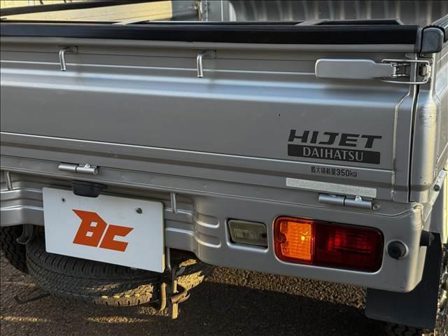 ハイゼットトラック エアコン・パワステ ツインカムスペシャル ディスプレイオーディオ BT ETC 社外12インチAW 5速MT パワステ エアコン アクセサリーソケット 塩ビシート バイザー ドリンクホルダー 三方開 荷台ゴムマット ゲートプロテクター(37枚目)