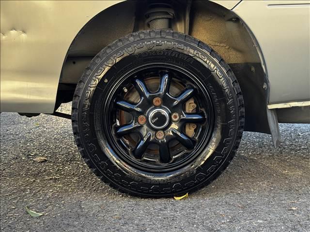 ハイゼットトラック エアコン・パワステ ツインカムスペシャル ディスプレイオーディオ BT ETC 社外12インチAW 5速MT パワステ エアコン アクセサリーソケット 塩ビシート バイザー ドリンクホルダー 三方開 荷台ゴムマット ゲートプロテクター(42枚目)