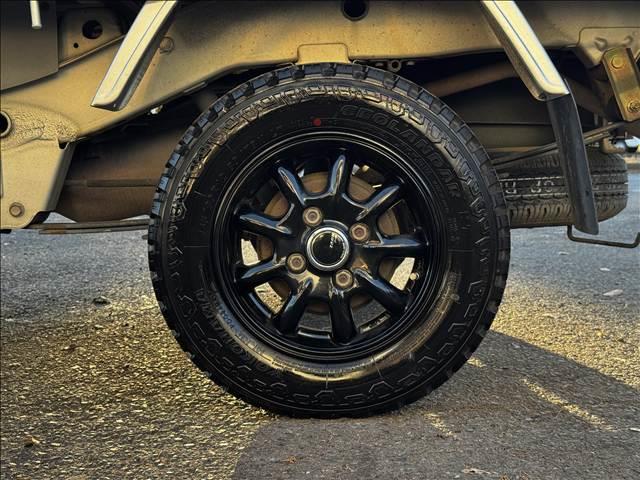 ハイゼットトラック エアコン・パワステ ツインカムスペシャル ディスプレイオーディオ BT ETC 社外12インチAW 5速MT パワステ エアコン アクセサリーソケット 塩ビシート バイザー ドリンクホルダー 三方開 荷台ゴムマット ゲートプロテクター(44枚目)