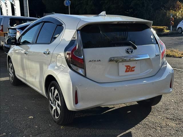 アクア Ｓスタイルブラック　後期　ナビ　Ｂモニター　ＬＥＤヘッド　Ｐ　地デジナビ　Ｂモニター　セーフティセンス　ＬＥＤヘッド　Ａライト　Ａハイビーム　Ｐスタート　スマートキー　ドラレコ　Ｃセンサー　ステリモ　ＢＴ　アームレスト　マットバイザー　電格ミラー　シートリフター（8枚目）