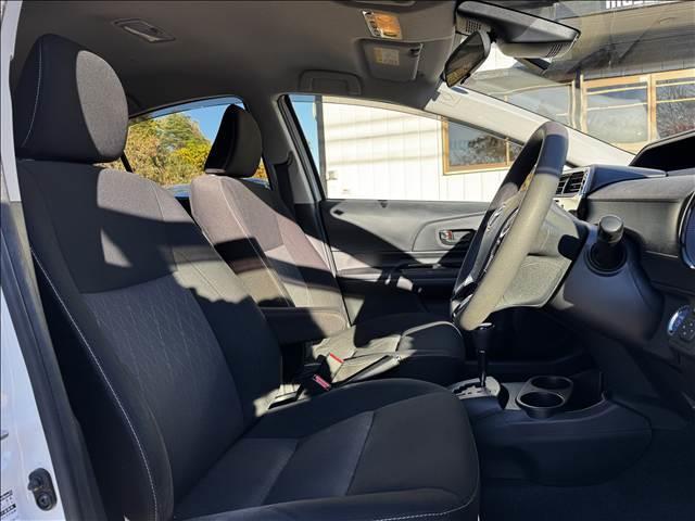 アクア Ｓスタイルブラック　後期　ナビ　Ｂモニター　ＬＥＤヘッド　Ｐ　地デジナビ　Ｂモニター　セーフティセンス　ＬＥＤヘッド　Ａライト　Ａハイビーム　Ｐスタート　スマートキー　ドラレコ　Ｃセンサー　ステリモ　ＢＴ　アームレスト　マットバイザー　電格ミラー　シートリフター（9枚目）