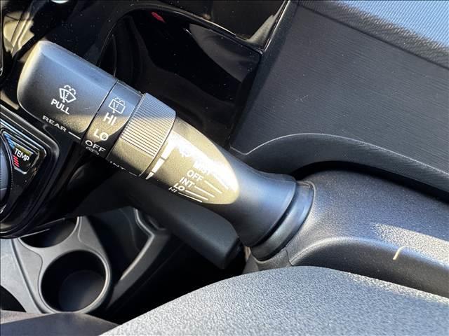 アクア Ｓスタイルブラック　後期　ナビ　Ｂモニター　ＬＥＤヘッド　Ｐ　地デジナビ　Ｂモニター　セーフティセンス　ＬＥＤヘッド　Ａライト　Ａハイビーム　Ｐスタート　スマートキー　ドラレコ　Ｃセンサー　ステリモ　ＢＴ　アームレスト　マットバイザー　電格ミラー　シートリフター（29枚目）