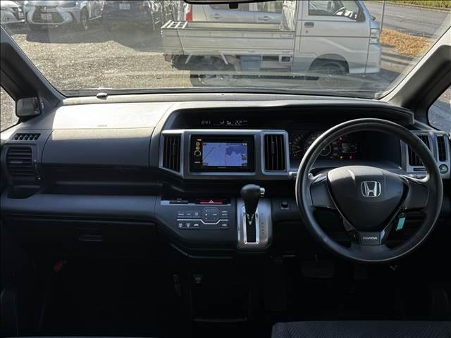 ステップワゴンスパーダ Ｓ　地デジナビ　Ｂモニター　電スラ　ＥＴＣ　キーレス　パドルシフト　ＨＩＤヘッド　フォグ　Ａライト　プライバシーガラス　フロアマット　ドアバイザー　電格ミラー　革巻ステア　チルトステア　シートリフター（2枚目）