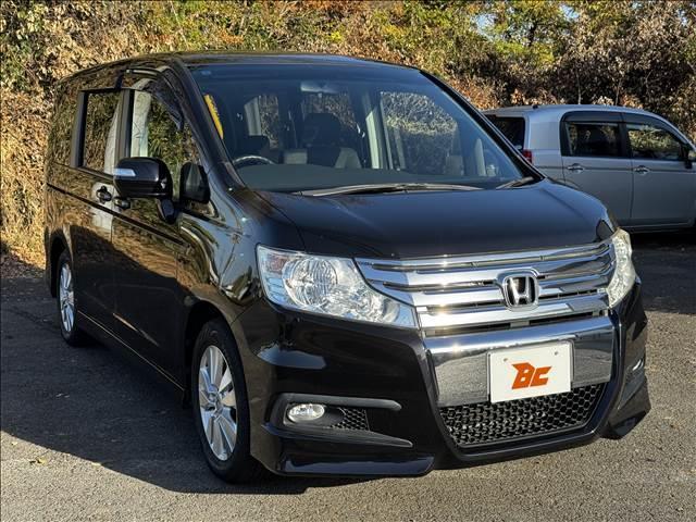 ステップワゴンスパーダ Ｓ　地デジナビ　Ｂモニター　電スラ　ＥＴＣ　キーレス　パドルシフト　ＨＩＤヘッド　フォグ　Ａライト　プライバシーガラス　フロアマット　ドアバイザー　電格ミラー　革巻ステア　チルトステア　シートリフター（5枚目）