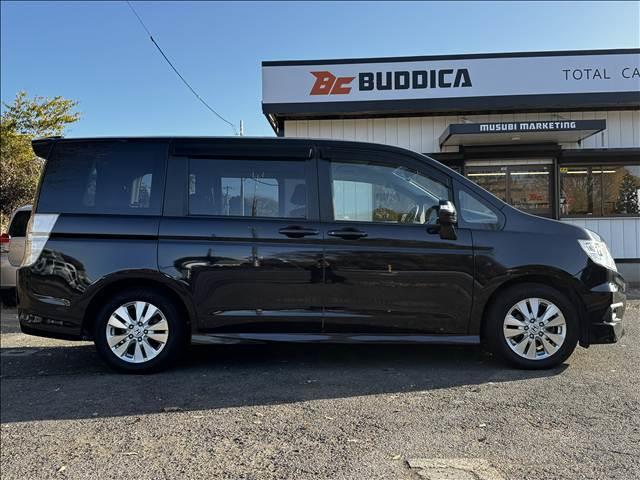 ステップワゴンスパーダ Ｓ　地デジナビ　Ｂモニター　電スラ　ＥＴＣ　キーレス　パドルシフト　ＨＩＤヘッド　フォグ　Ａライト　プライバシーガラス　フロアマット　ドアバイザー　電格ミラー　革巻ステア　チルトステア　シートリフター（7枚目）