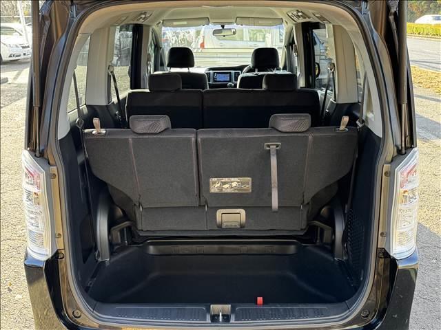 ステップワゴンスパーダ Ｓ　地デジナビ　Ｂモニター　電スラ　ＥＴＣ　キーレス　パドルシフト　ＨＩＤヘッド　フォグ　Ａライト　プライバシーガラス　フロアマット　ドアバイザー　電格ミラー　革巻ステア　チルトステア　シートリフター（11枚目）