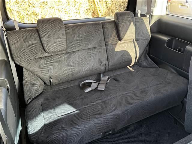 ステップワゴンスパーダ Ｓ　地デジナビ　Ｂモニター　電スラ　ＥＴＣ　キーレス　パドルシフト　ＨＩＤヘッド　フォグ　Ａライト　プライバシーガラス　フロアマット　ドアバイザー　電格ミラー　革巻ステア　チルトステア　シートリフター（12枚目）