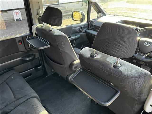 ステップワゴンスパーダ Ｓ　地デジナビ　Ｂモニター　電スラ　ＥＴＣ　キーレス　パドルシフト　ＨＩＤヘッド　フォグ　Ａライト　プライバシーガラス　フロアマット　ドアバイザー　電格ミラー　革巻ステア　チルトステア　シートリフター（16枚目）