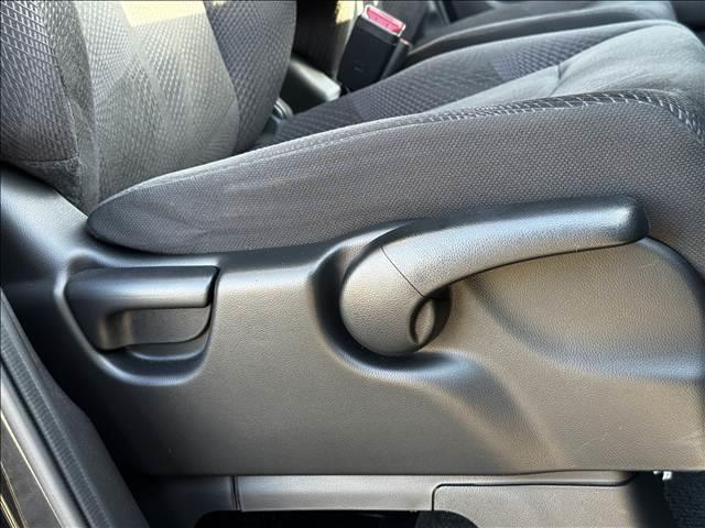 ステップワゴンスパーダ Ｓ　地デジナビ　Ｂモニター　電スラ　ＥＴＣ　キーレス　パドルシフト　ＨＩＤヘッド　フォグ　Ａライト　プライバシーガラス　フロアマット　ドアバイザー　電格ミラー　革巻ステア　チルトステア　シートリフター（17枚目）