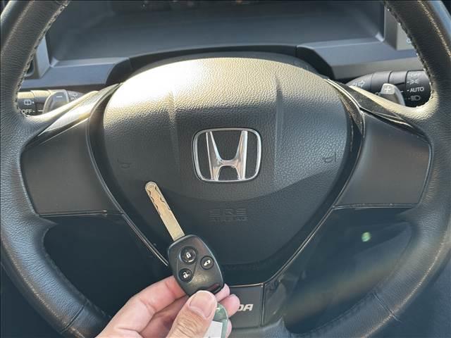 ステップワゴンスパーダ Ｓ　地デジナビ　Ｂモニター　電スラ　ＥＴＣ　キーレス　パドルシフト　ＨＩＤヘッド　フォグ　Ａライト　プライバシーガラス　フロアマット　ドアバイザー　電格ミラー　革巻ステア　チルトステア　シートリフター（18枚目）