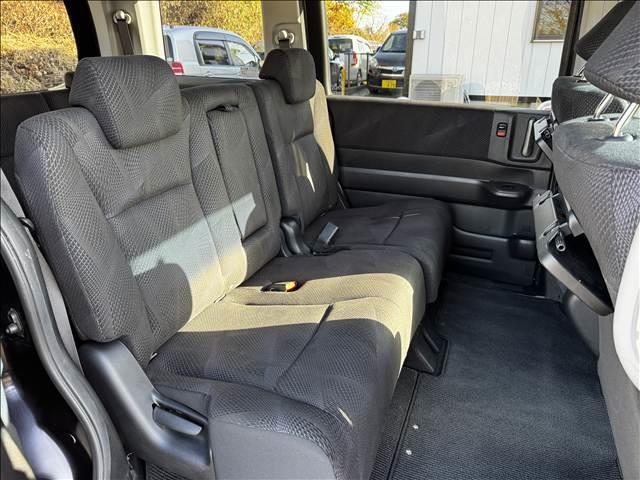 ステップワゴンスパーダ Ｓ　地デジナビ　Ｂモニター　電スラ　ＥＴＣ　キーレス　パドルシフト　ＨＩＤヘッド　フォグ　Ａライト　プライバシーガラス　フロアマット　ドアバイザー　電格ミラー　革巻ステア　チルトステア　シートリフター（26枚目）