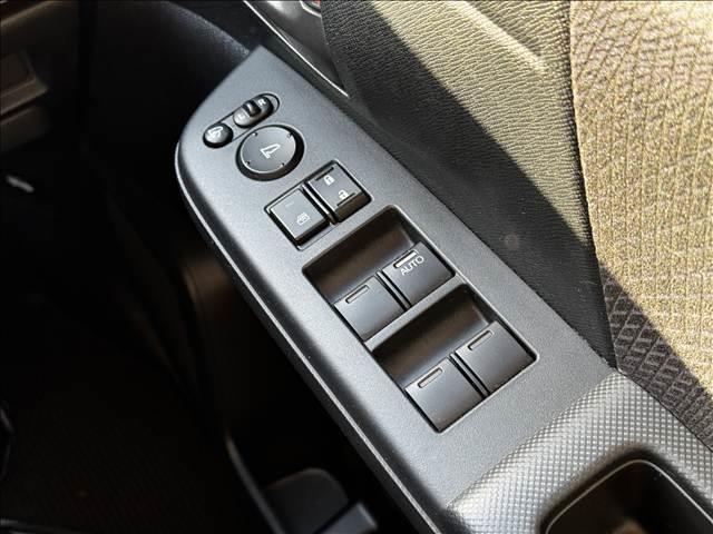 ステップワゴンスパーダ Ｓ　地デジナビ　Ｂモニター　電スラ　ＥＴＣ　キーレス　パドルシフト　ＨＩＤヘッド　フォグ　Ａライト　プライバシーガラス　フロアマット　ドアバイザー　電格ミラー　革巻ステア　チルトステア　シートリフター（27枚目）