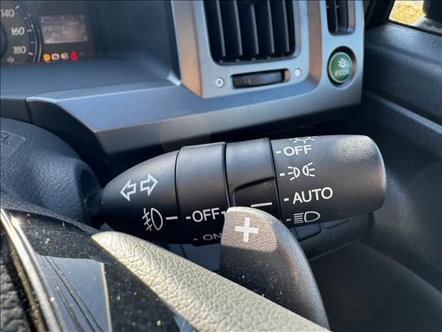 ステップワゴンスパーダ Ｓ　地デジナビ　Ｂモニター　電スラ　ＥＴＣ　キーレス　パドルシフト　ＨＩＤヘッド　フォグ　Ａライト　プライバシーガラス　フロアマット　ドアバイザー　電格ミラー　革巻ステア　チルトステア　シートリフター（28枚目）