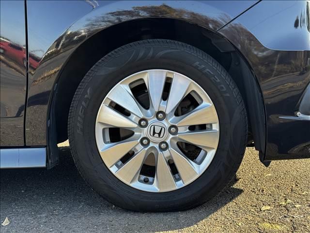 ステップワゴンスパーダ Ｓ　地デジナビ　Ｂモニター　電スラ　ＥＴＣ　キーレス　パドルシフト　ＨＩＤヘッド　フォグ　Ａライト　プライバシーガラス　フロアマット　ドアバイザー　電格ミラー　革巻ステア　チルトステア　シートリフター（40枚目）