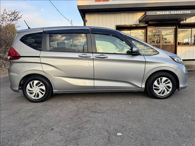 フリード G・ホンダセンシング 両電スラ フルセグナビ ホンダセンシング Bモニター スマートキー Pスタ BT DVD再生 追従クルコン ステリモ ETC 360°ドラレコ デアイサー ヒーテッドミラー シートリフター マット(7枚目)