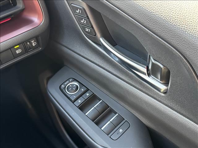 プリウス Z 12.3型フルセグナビ パノラマM Tチームメイト レザーシート セーフティセンス BSM Pバックドア AC100V電源 メモリーシート ベンチレーション ステアリングヒーター ETC2.0(27枚目)