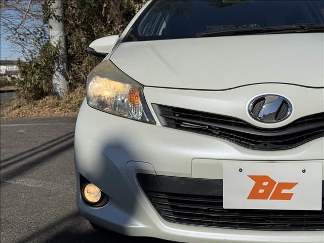 ヴィッツ Ｆ　地デジナビ　Ｂモニター　キーレス　ＥＴＣ　フォグ　電格ミラー　ヘッドライトレベライザー　リアワイパー　Ｐガラス　マット　バイザー　ＩＳＯＦＩＸ　ＡＣソケット　チルトステア　セキュリティＡ　ＢＴ（32枚目）