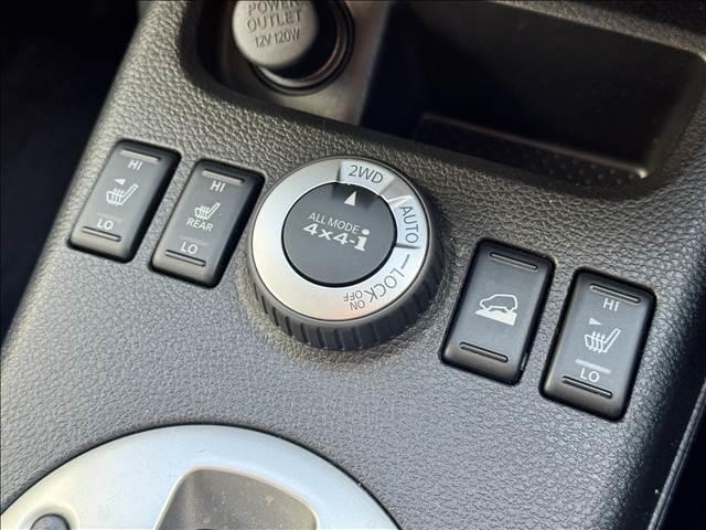 エクストレイル ２０Ｘｔ　パートタイム４ＷＤ　フルセグナビ　Ｂモニター　ハイパールーフレール　ＨＩＤヘッド　オートライト　全席シートヒーター　インテリキー　ＥＴＣ　Ｐガラス　マット　ドアバイザー　シートリフター　撥水シート（4枚目）