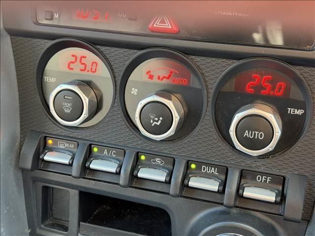 ８６ ＧＴリミテッド　フルセグナビ　Ｂモニター　クルコン　シートヒーター　ハーフレザー　ＨＩＤヘッド　フォグ　リアフォグ　Ａライト　スマートキー　Ｐスタ　ＥＴＣ　パドルシフト　革巻ステア　電格ミラー　シートリフター（12枚目）