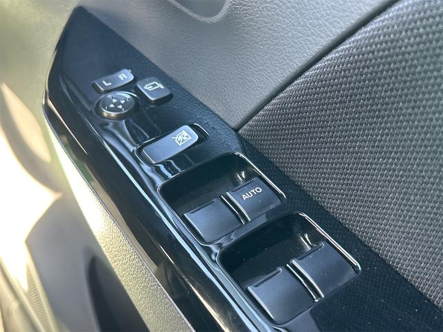 ワゴンRスティングレー T ナビ TV オートクルーズコントロール 衝突被害軽減システム オートライト HID スマートキー アイドリングストップ 電動格納ミラー シートヒーター ベンチシート CVT 盗難防止システム ABS(11枚目)