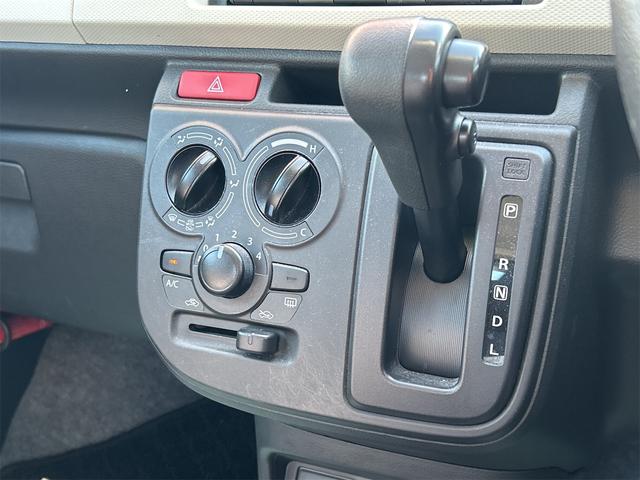 アルト Ｌ　ナビ　キーレスエントリー　アイドリングストップ　シートヒーター　ＣＶＴ　盗難防止システム　ＡＢＳ　ＥＳＣ　ＣＤ　衝突安全ボディ　エアコン　パワーステアリング　パワーウィンドウ　運転席エアバッグ（7枚目）