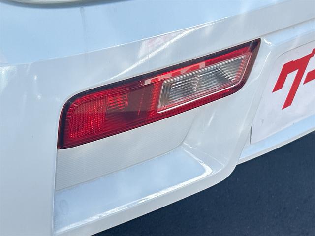 アルト Ｌ　ナビ　キーレスエントリー　アイドリングストップ　シートヒーター　ＣＶＴ　盗難防止システム　ＡＢＳ　ＥＳＣ　ＣＤ　衝突安全ボディ　エアコン　パワーステアリング　パワーウィンドウ　運転席エアバッグ（22枚目）