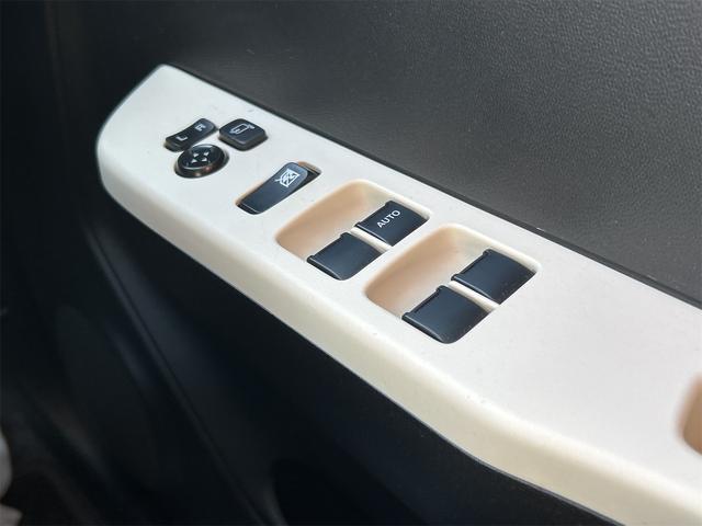 アルト Ｘ　衝突被害軽減システム　スマートキー　アイドリングストップ　電動格納ミラー　シートヒーター　ＣＶＴ　盗難防止システム　ＡＢＳ　ＥＳＣ　ＣＤ　ミュージックプレイヤー接続可　アルミホイール　衝突安全ボディ（9枚目）