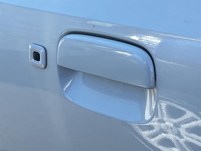 アルト Ｘ　衝突被害軽減システム　スマートキー　アイドリングストップ　電動格納ミラー　シートヒーター　ＣＶＴ　盗難防止システム　ＡＢＳ　ＥＳＣ　ＣＤ　ミュージックプレイヤー接続可　アルミホイール　衝突安全ボディ（30枚目）