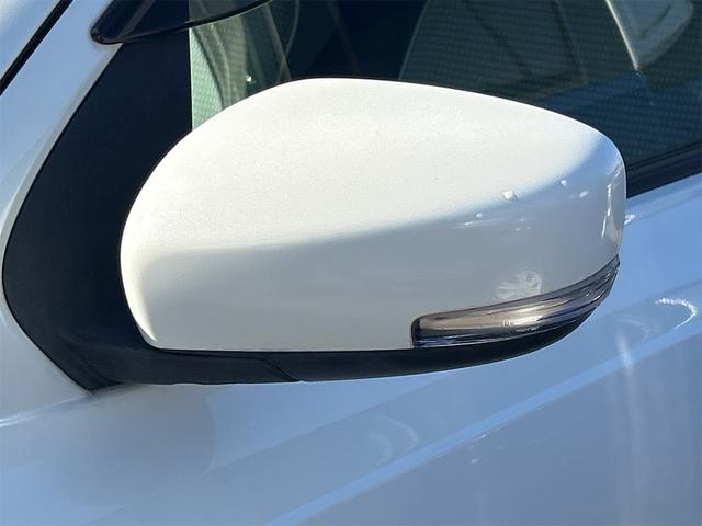 アルト Ｘ　衝突被害軽減システム　スマートキー　アイドリングストップ　電動格納ミラー　シートヒーター　ＣＶＴ　盗難防止システム　ＡＢＳ　ＥＳＣ　ＣＤ　ミュージックプレイヤー接続可　アルミホイール　衝突安全ボディ（33枚目）