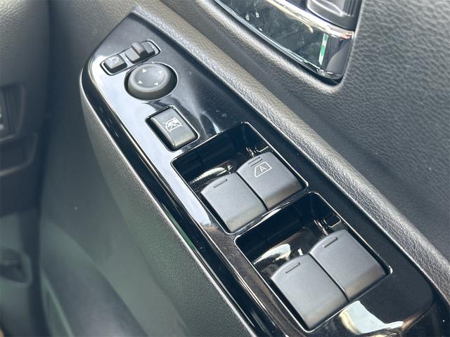 �p���[�E�B���h�E�̃X�C�b�`�ł���B�^�]�Ȃɋ��Ȃ��瑋���J���߂̃R���g���[���ł��܂���B