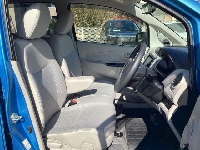 デイズ Ｘ　ｉＳＴＯＰ　イモビライザー　Ｗエアバック　ベンチシート　ＴＶナビ　オ－トエアコン　バックカメラ　ＡＢＳ　運転席エアバッグ　キーレス　パワーウィンドウ　パワーステアリング　ワンセグＴＶ　マルチビュー（13枚目）