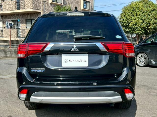 アウトランダーＰＨＥＶ Ｇナビパッケージ　ユーザー買取車／ワンオーナー車／純正ナビ／フルセグ／全方位カメラ／ＬＥＤヘッドライト／ＥＴＣ／充電ケーブルあり（3枚目）
